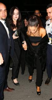 Ariana Grande feet photo thumbnail