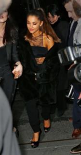 Ariana Grande feet photo thumbnail