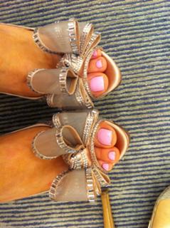 Ariana Grande feet photo thumbnail