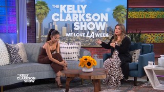 Ariana Grande feet photo thumbnail
