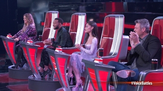 Ariana Grande feet photo thumbnail