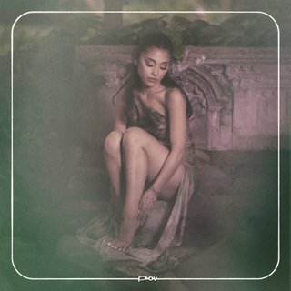 Ariana Grande feet photo thumbnail