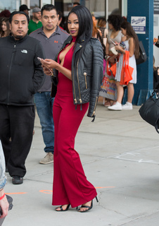 Ariane Andrew feet photo 4