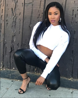 Ariane Andrew feet photo 3