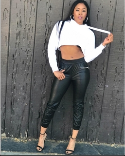 Ariane Andrew feet photo 2