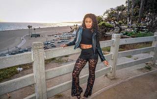 Ariane Andrew feet photo 10