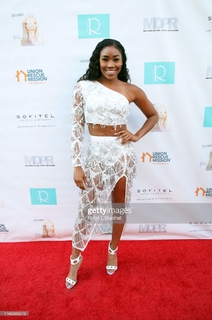 Ariane Andrew feet photo 7