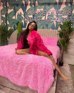 Ariane Andrew feet photo 12