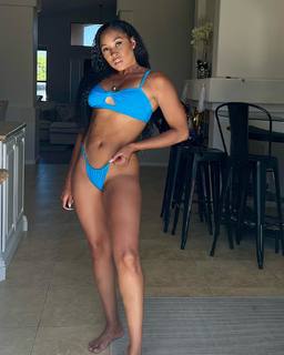Ariane Andrew feet photo 11