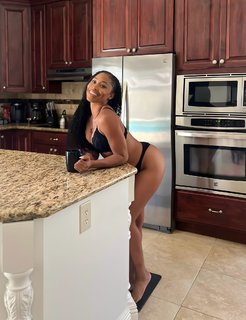 Ariane Andrew feet photo 1