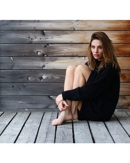 Ariane Brodier feet photo 4
