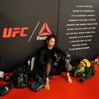 Ariane Lipski feet photo 4