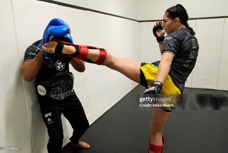 Ariane Lipski feet photo 2