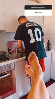 Arianna Bertoncelli feet photo 2