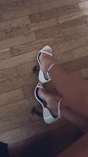 Arianna Bertoncelli feet photo 20