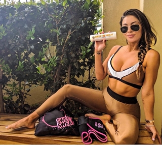 Arianny Celeste feet photo thumbnail