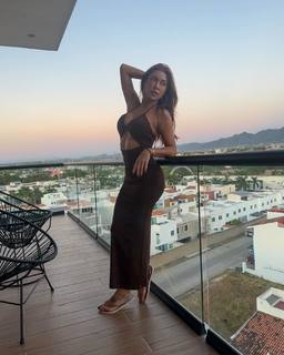 Arianny Celeste feet photo thumbnail