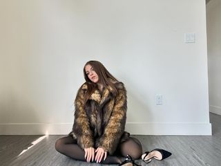 Ariel Martin feet photo 15