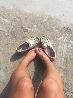 Ariel Tweto feet photo thumbnail