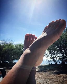 Ariel Tweto feet photo thumbnail