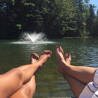 Ariel Tweto feet photo thumbnail