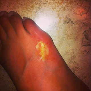 Ariel Tweto feet photo thumbnail