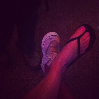 Ariel Tweto feet photo thumbnail