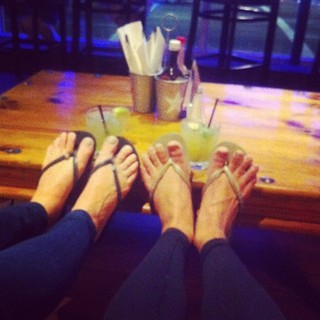 Ariel Tweto feet photo thumbnail
