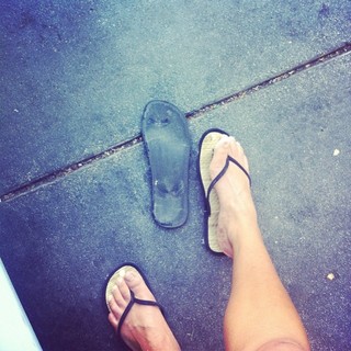 Ariel Tweto feet photo thumbnail