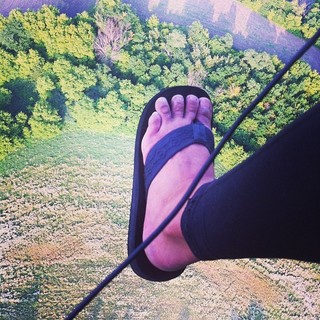Ariel Tweto feet photo thumbnail