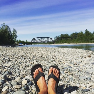 Ariel Tweto feet photo thumbnail