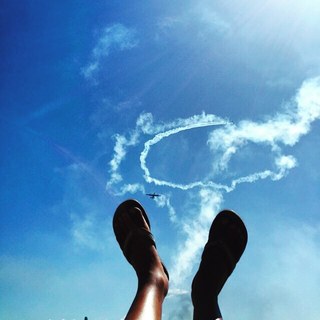 Ariel Tweto feet photo thumbnail