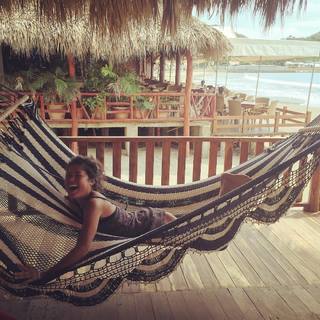 Ariel Tweto feet photo thumbnail