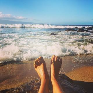 Ariel Tweto feet photo thumbnail
