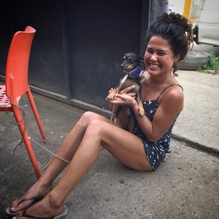Ariel Tweto feet photo thumbnail