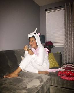 Ariel Tweto feet photo thumbnail