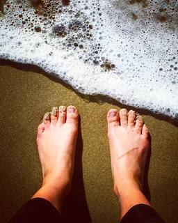 Ariel Tweto feet photo thumbnail