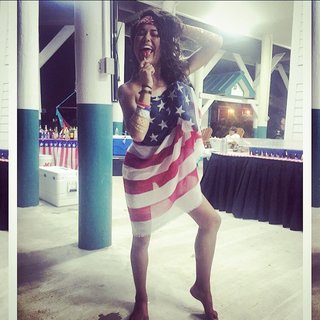 Ariel Tweto feet photo thumbnail