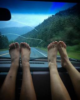 Ariel Tweto feet photo thumbnail