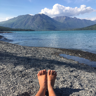Ariel Tweto feet photo thumbnail