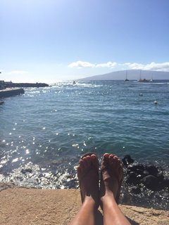 Ariel Tweto feet photo thumbnail