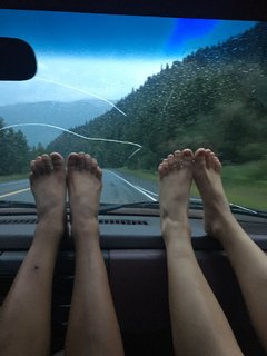 Ariel Tweto feet photo thumbnail