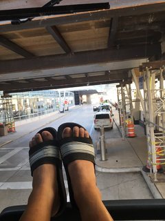 Ariel Tweto feet photo thumbnail