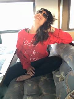 Ariel Tweto feet photo thumbnail