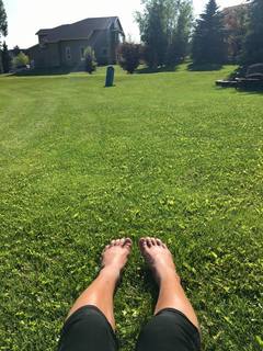 Ariel Tweto feet photo thumbnail