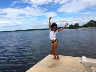 Ariel Tweto feet photo thumbnail