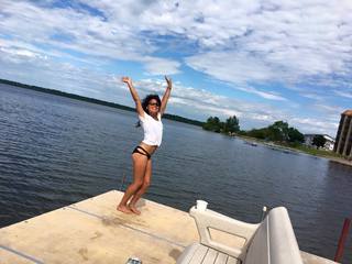 Ariel Tweto feet photo thumbnail