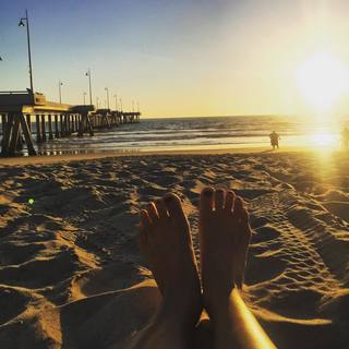 Ariel Tweto feet photo thumbnail