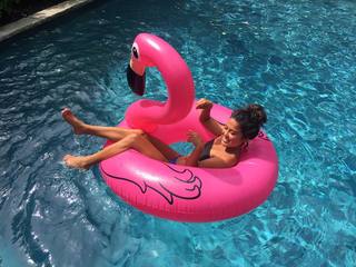 Ariel Tweto feet photo thumbnail
