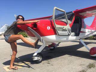 Ariel Tweto feet photo thumbnail
